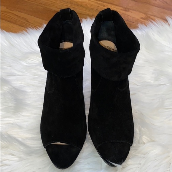 Vince Camuto Suede open toed booties boots Size 8.5 - Picture 3 of 16